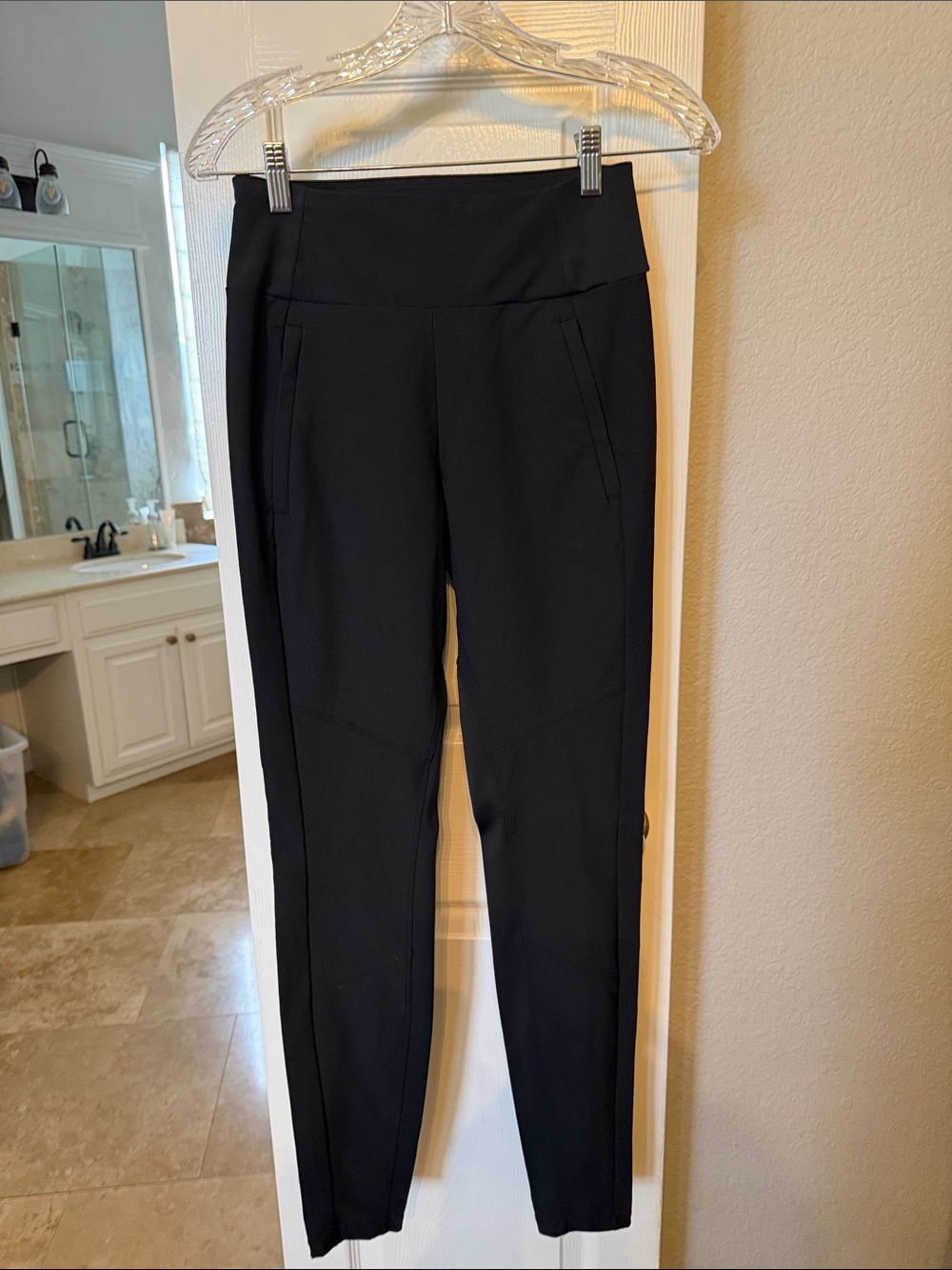 Athleta Headlands Hybrid Trek Tight Size 4 Tall Black Utility Leggings